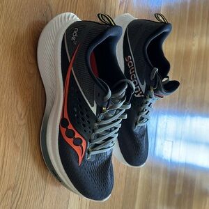 Saucony Ride 17 men’s size 9